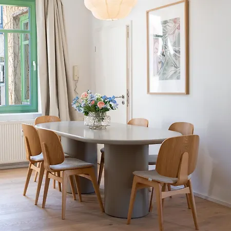 Luftiges Hinterhausloft An Der Karli